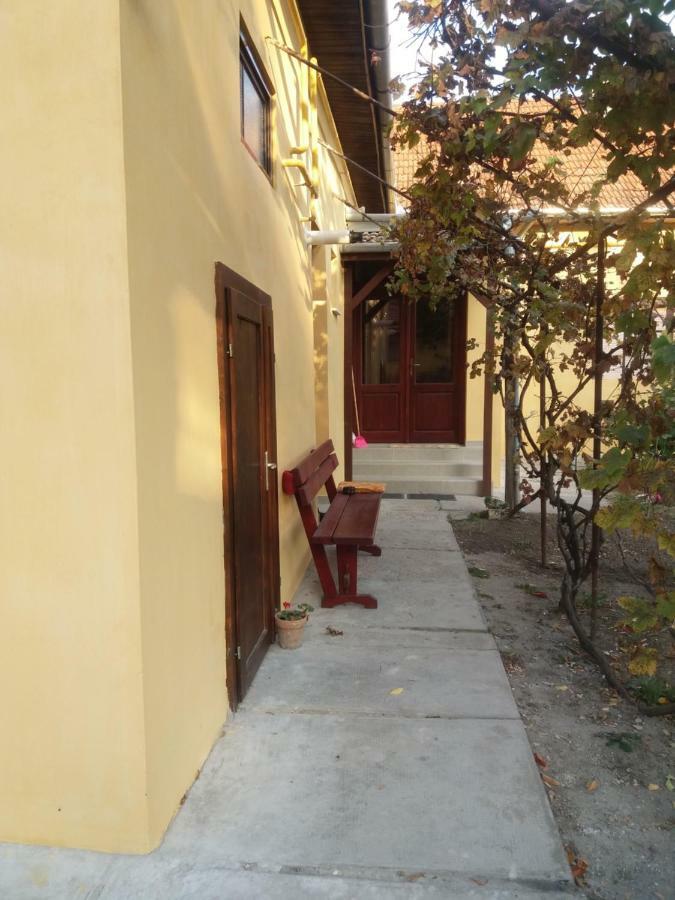 Villa Hársfák Mezokovacshaza Esterno foto