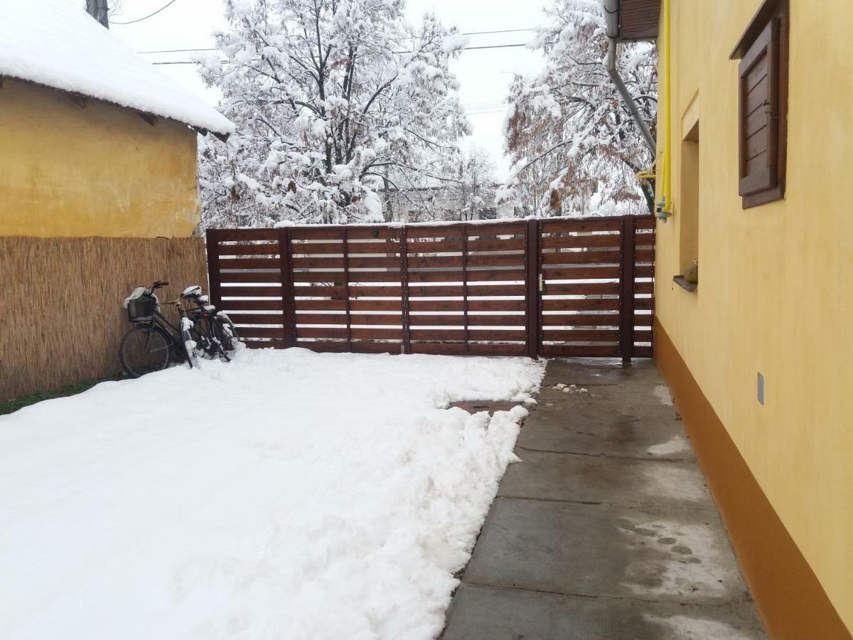 Villa Hársfák Mezokovacshaza Esterno foto
