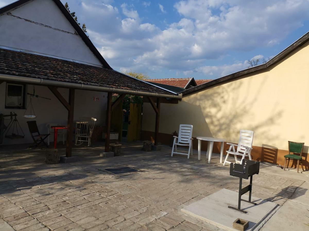 Villa Hársfák Mezokovacshaza Esterno foto
