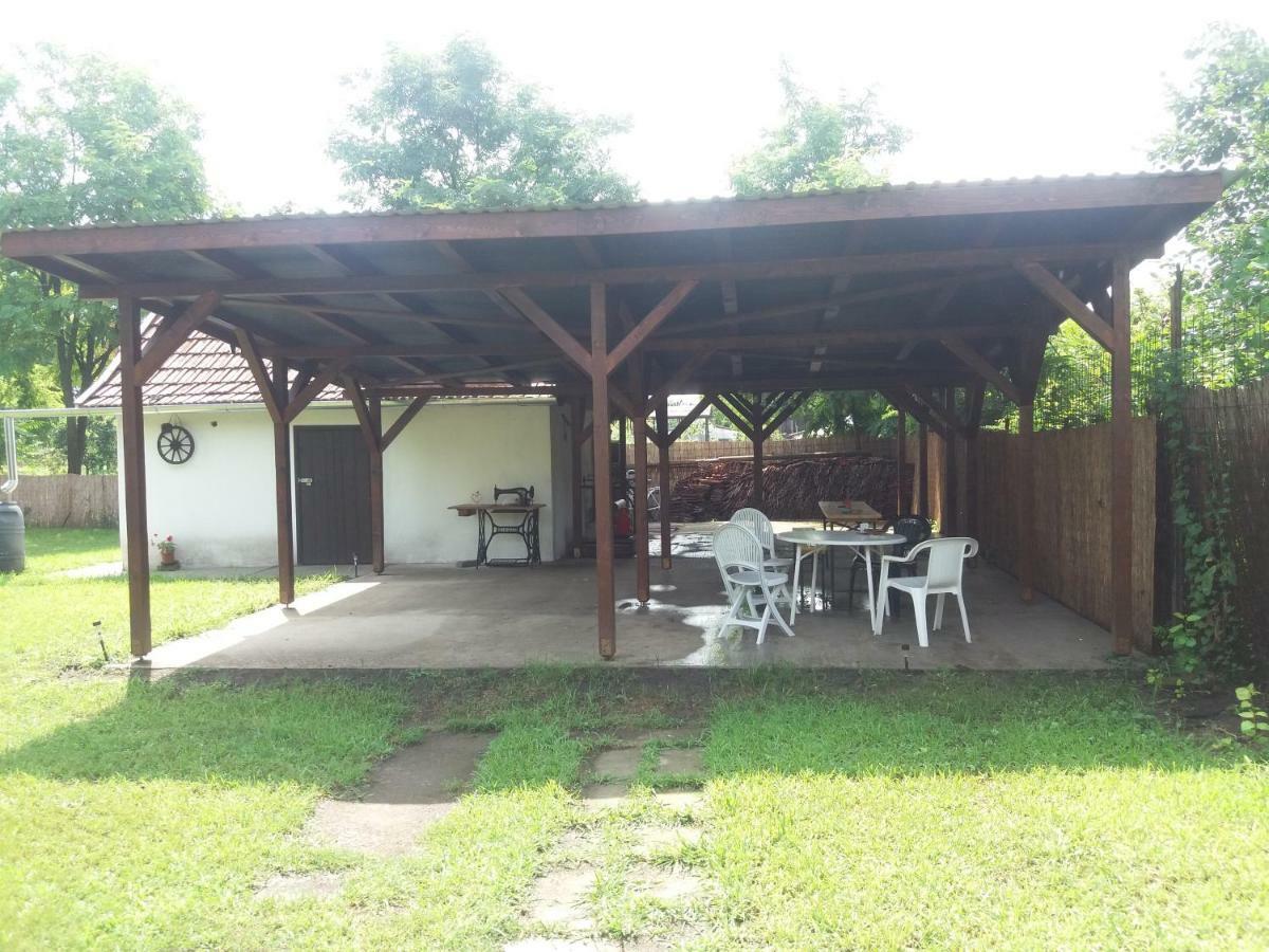 Villa Hársfák Mezokovacshaza Esterno foto