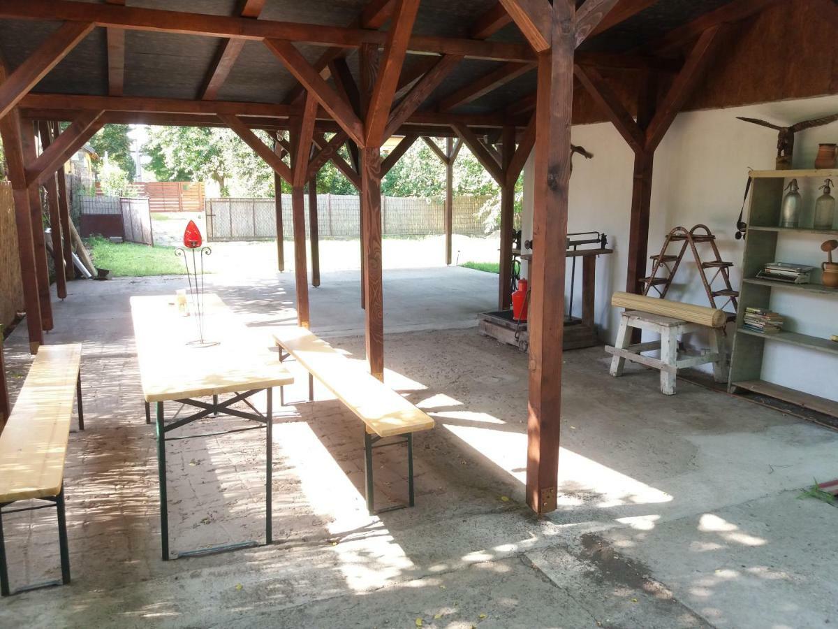 Villa Hársfák Mezokovacshaza Esterno foto